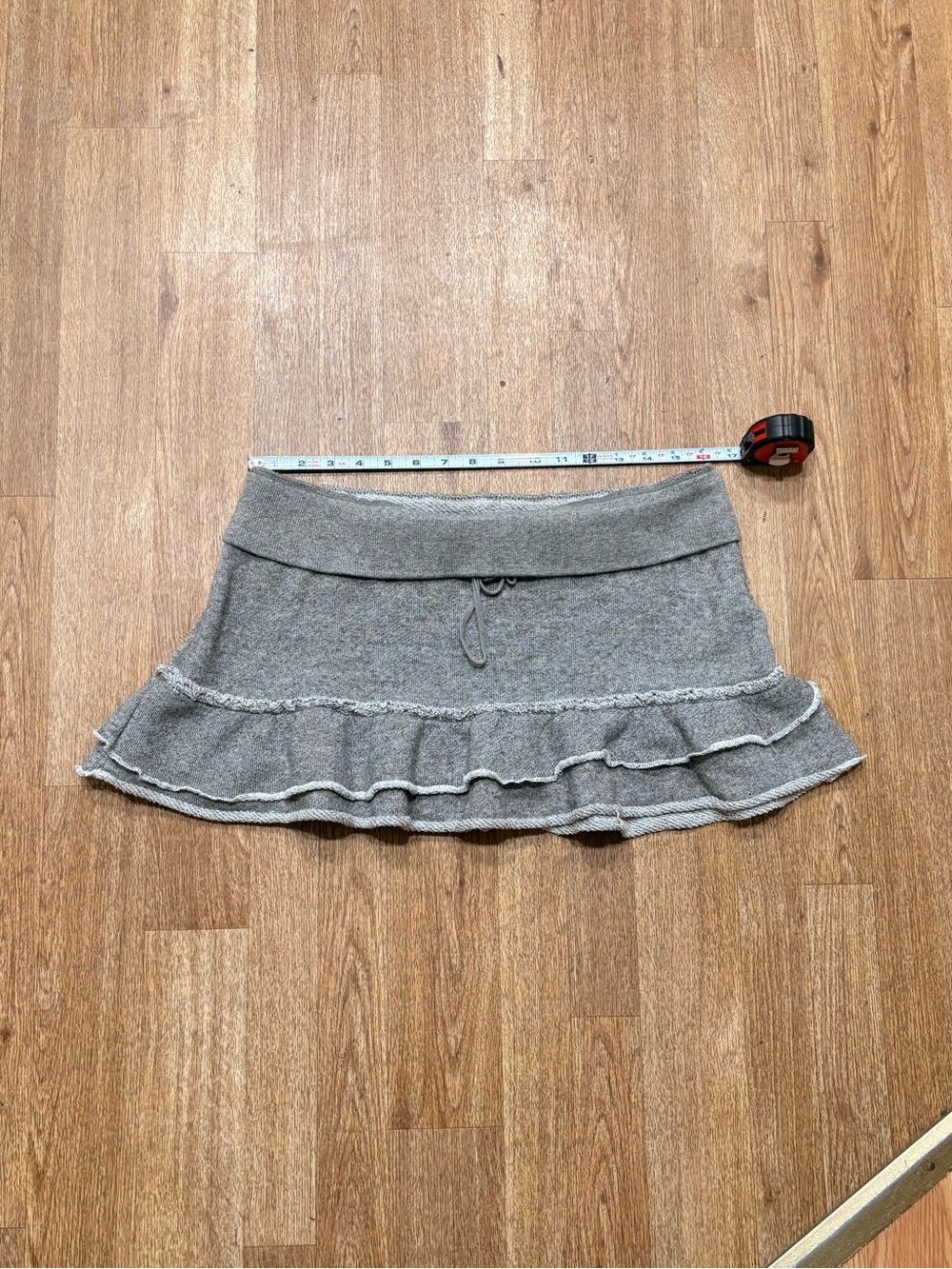 Y2K American Eagle Outfitters Gray Ruffle Hem Knit Mini Skirt